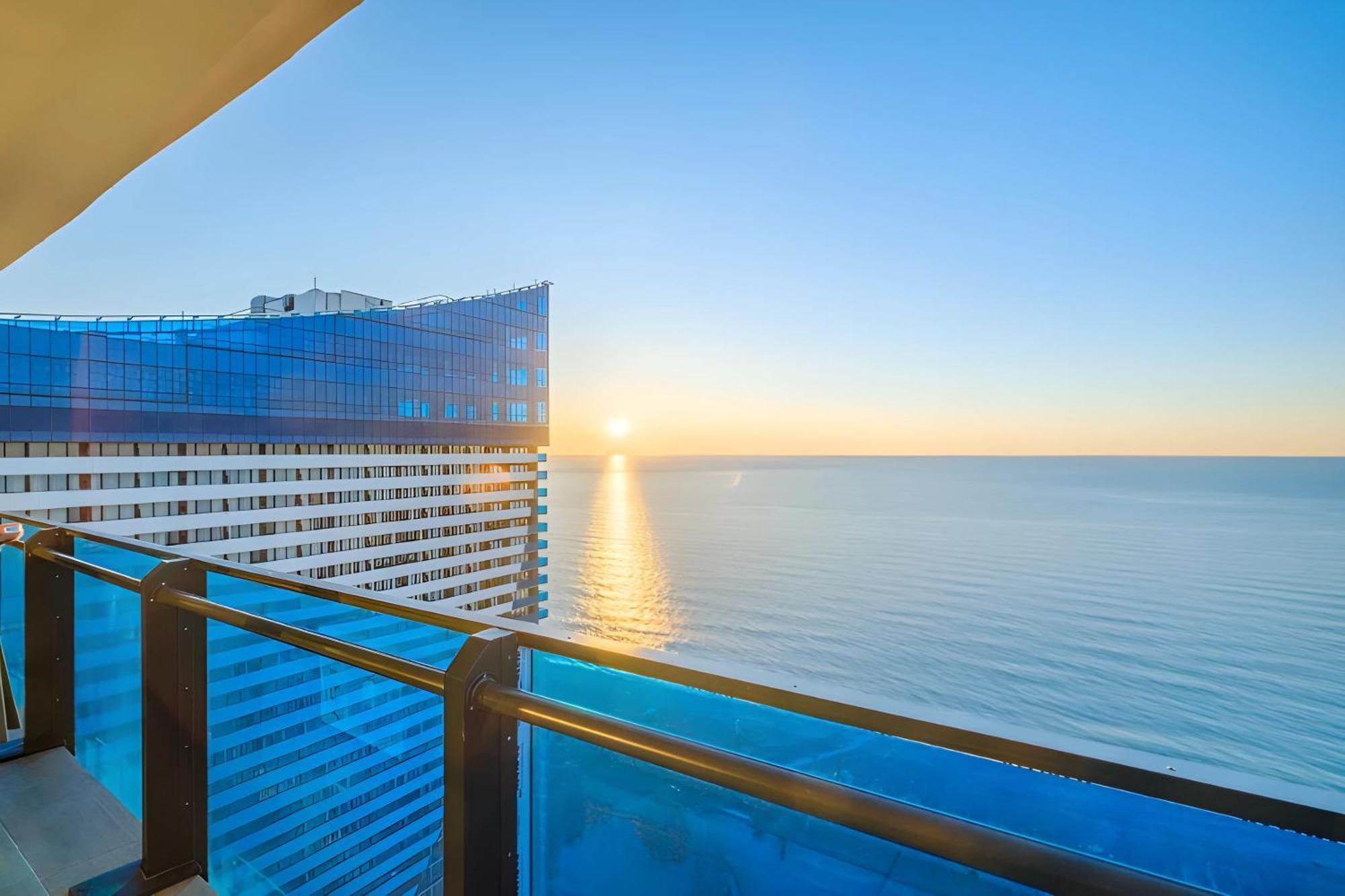 Luxury Orbi City Sea View Aparthotel Batumi Zewnętrze zdjęcie