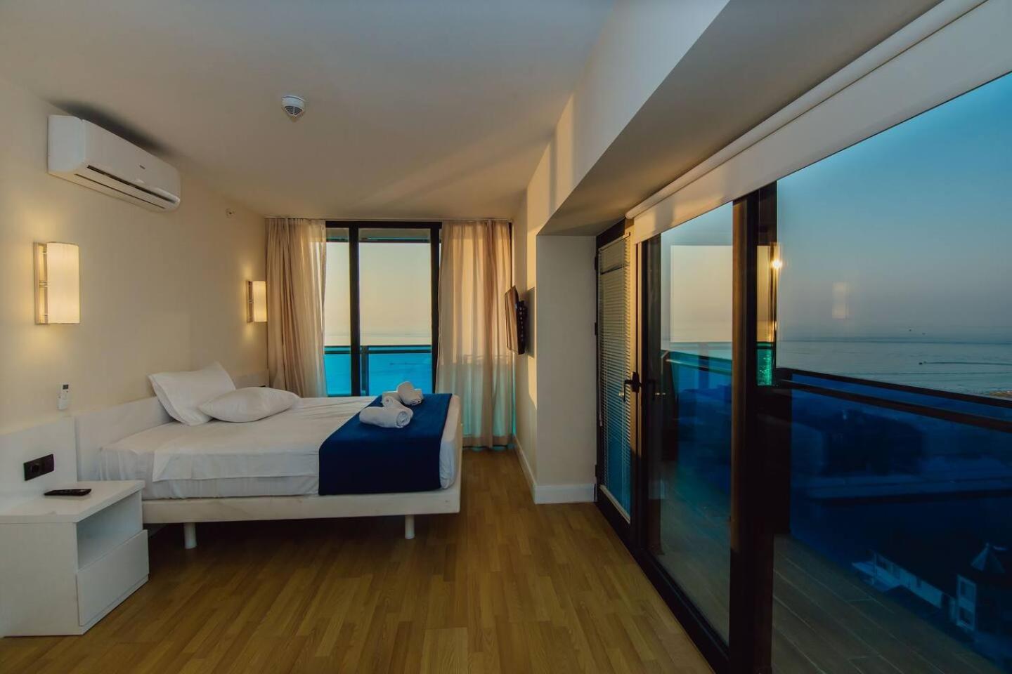 Luxury Orbi City Sea View Aparthotel Batumi Zewnętrze zdjęcie