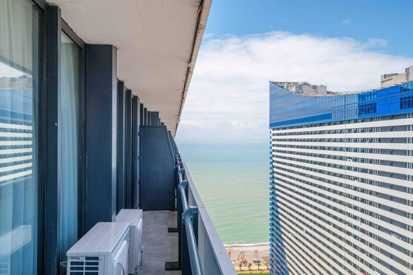 Luxury Orbi City Sea View Aparthotel Batumi Zewnętrze zdjęcie