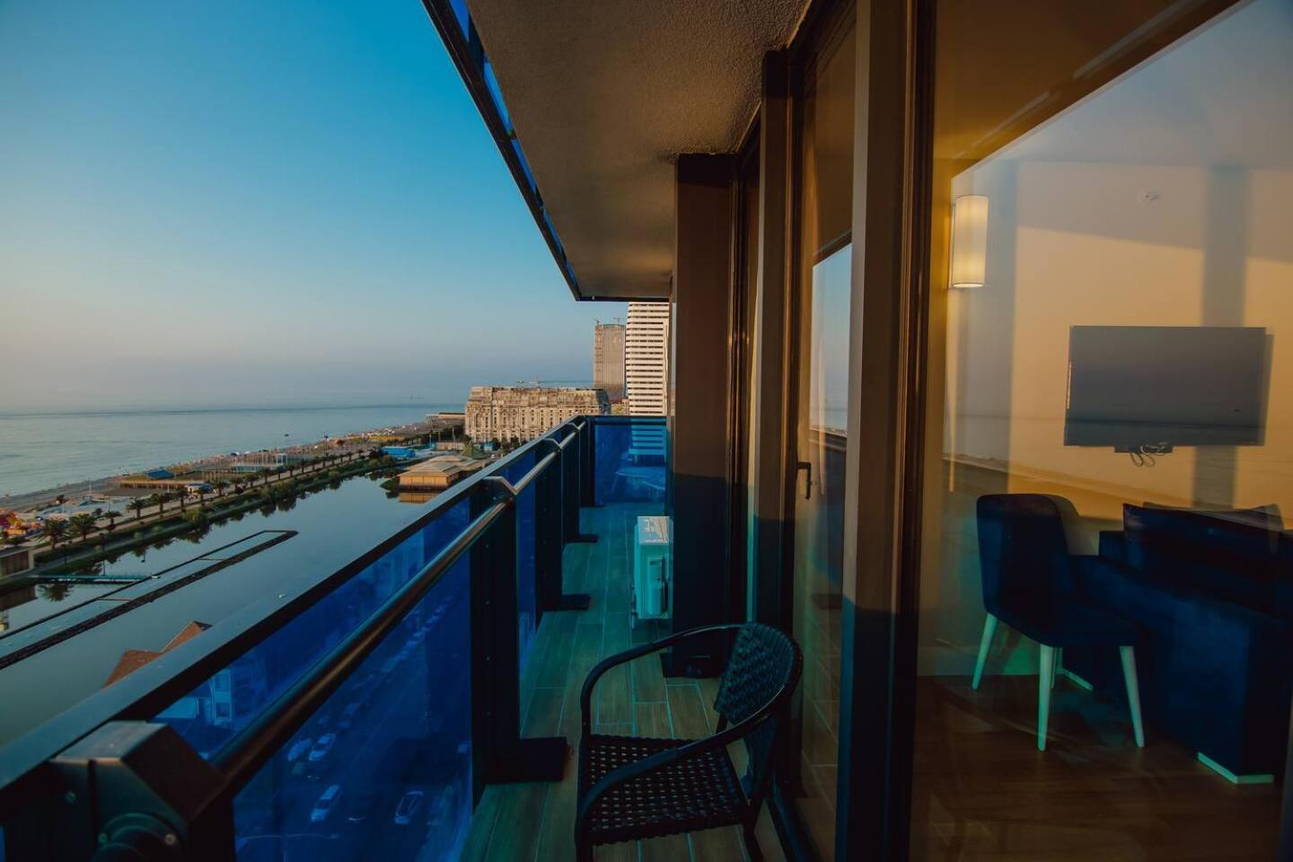 Luxury Orbi City Sea View Aparthotel Batumi Zewnętrze zdjęcie