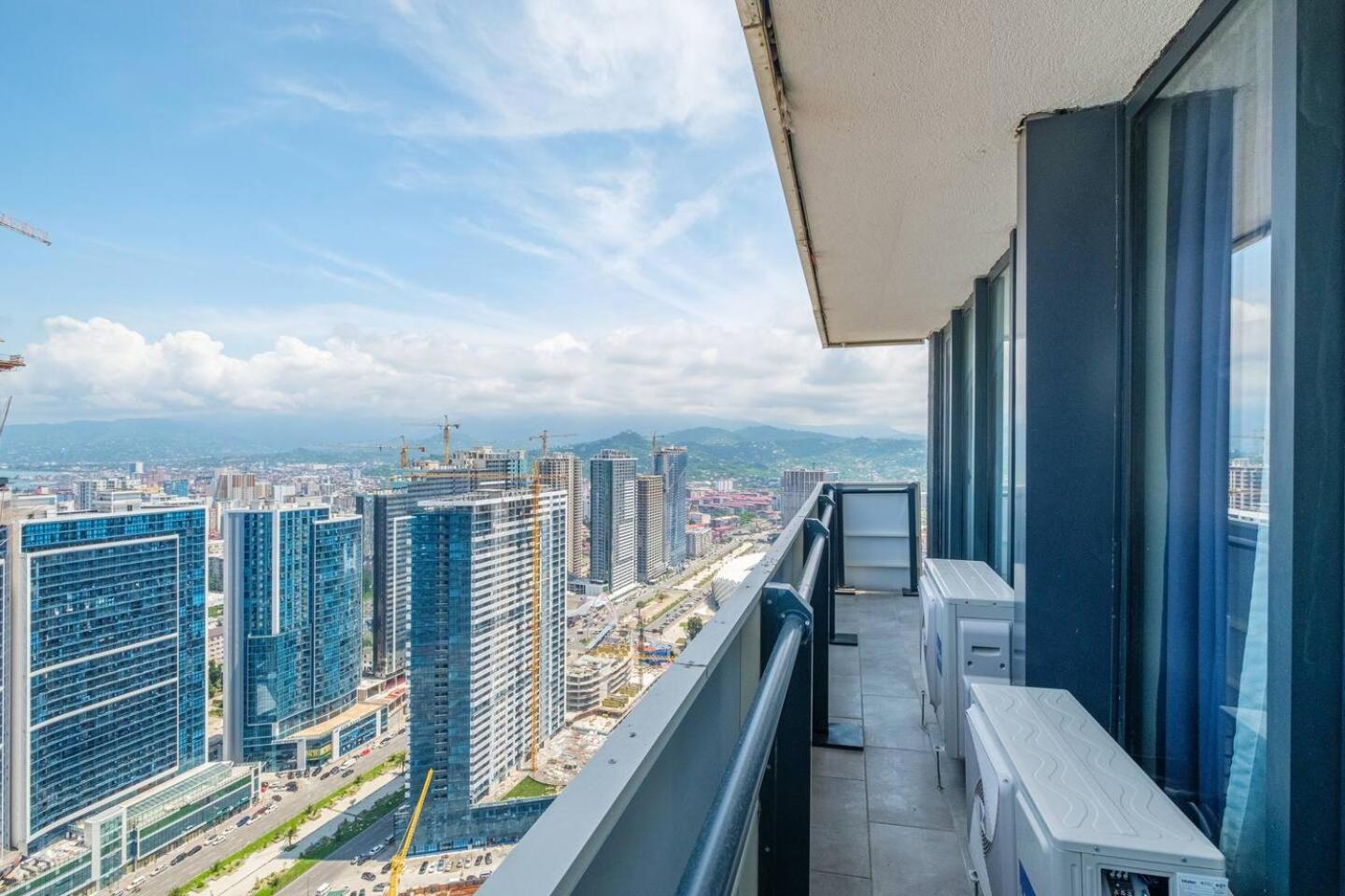 Luxury Orbi City Sea View Aparthotel Batumi Zewnętrze zdjęcie