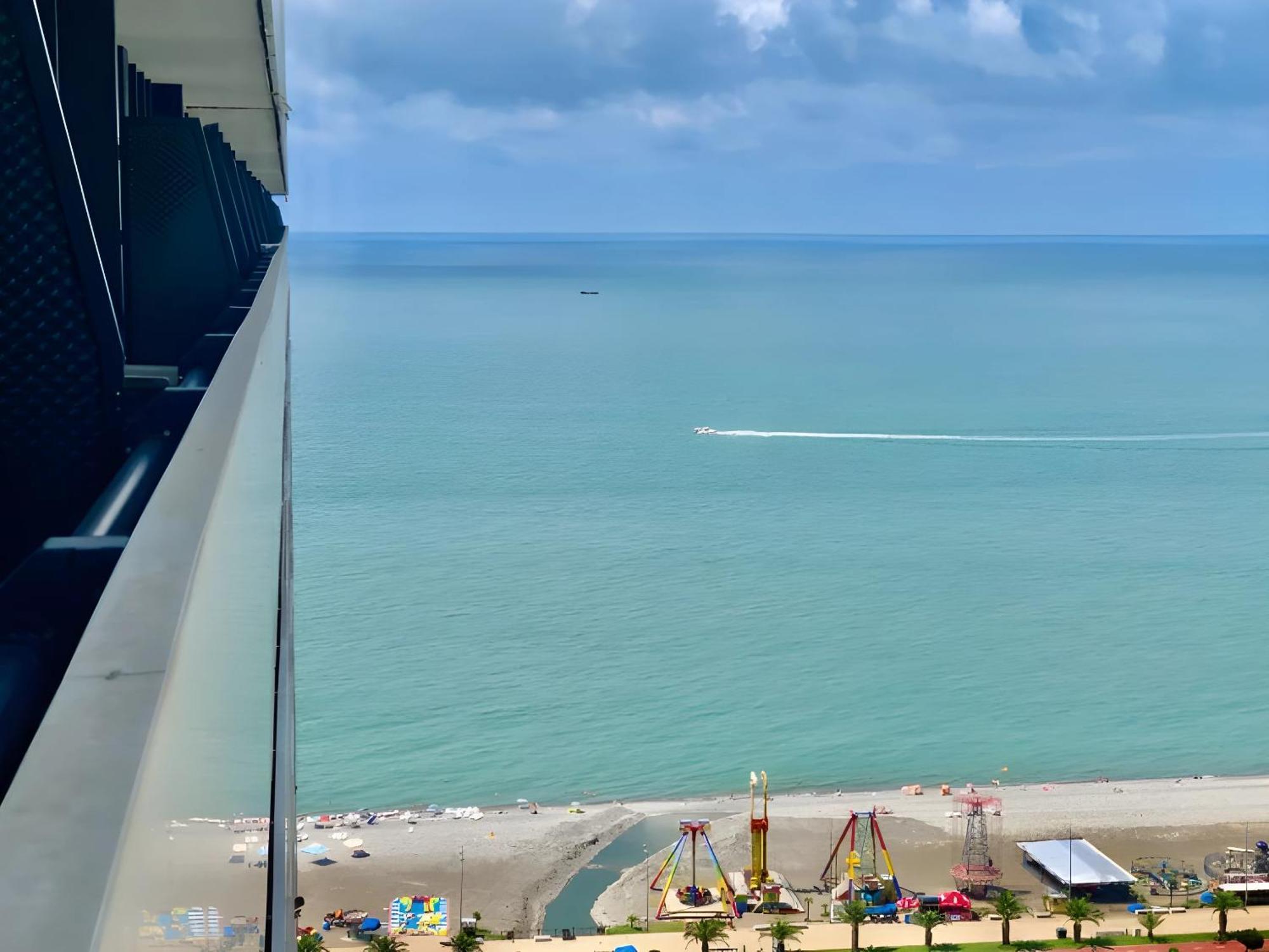 Luxury Orbi City Sea View Aparthotel Batumi Zewnętrze zdjęcie