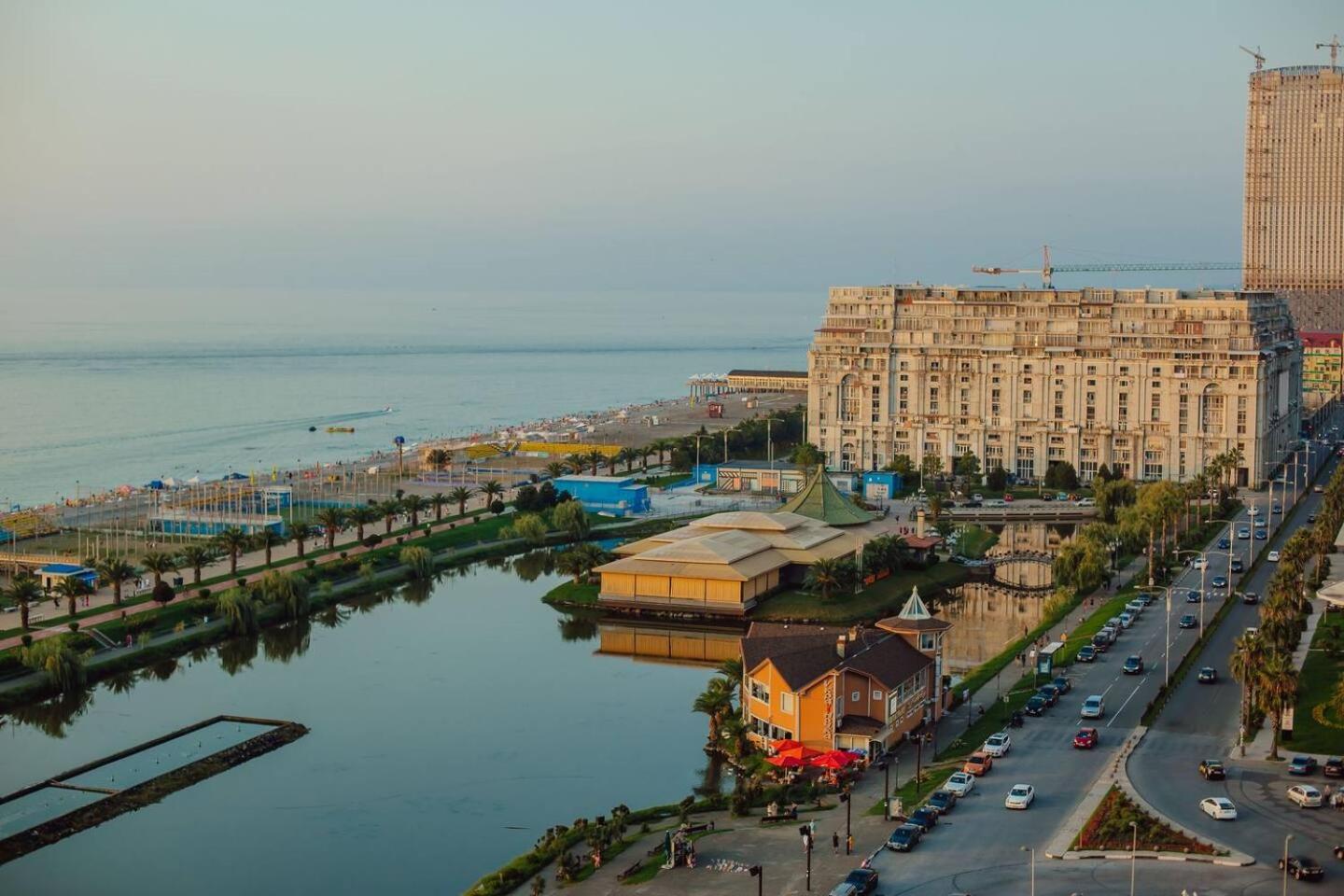Luxury Orbi City Sea View Aparthotel Batumi Zewnętrze zdjęcie