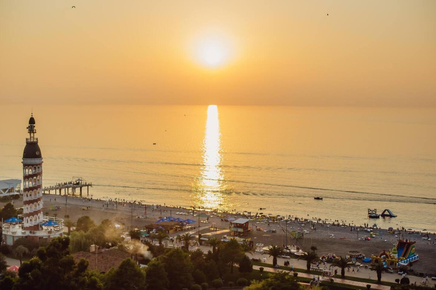 Luxury Orbi City Sea View Aparthotel Batumi Zewnętrze zdjęcie