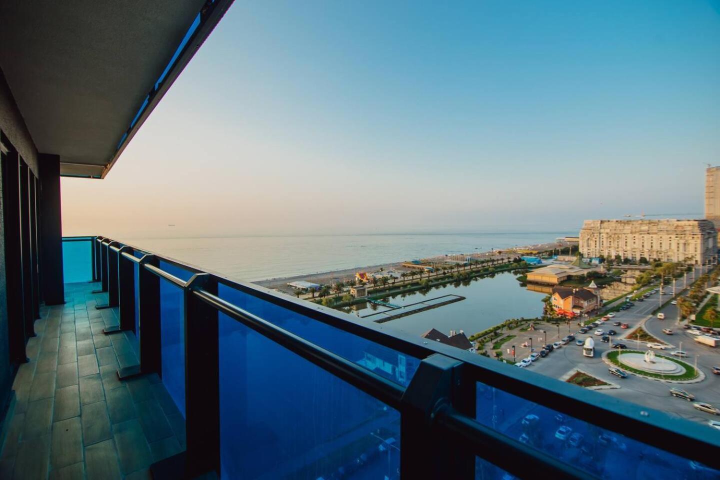Luxury Orbi City Sea View Aparthotel Batumi Zewnętrze zdjęcie